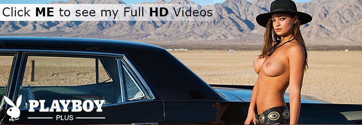 Chelsie Aryn позирует голышом в пустыне на фоне раритетного автомобиля